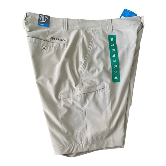 Columbia Other - Columbia Men's Beige Cargo Shorts Size 38